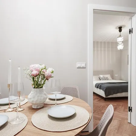 Pearl Apartment *